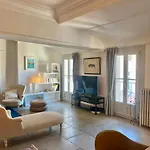 Grand Appartement Au Centre De L\'Ecusson