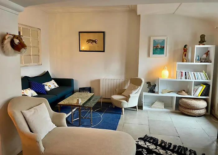 Grand Appartement Au Centre De L\'Ecusson